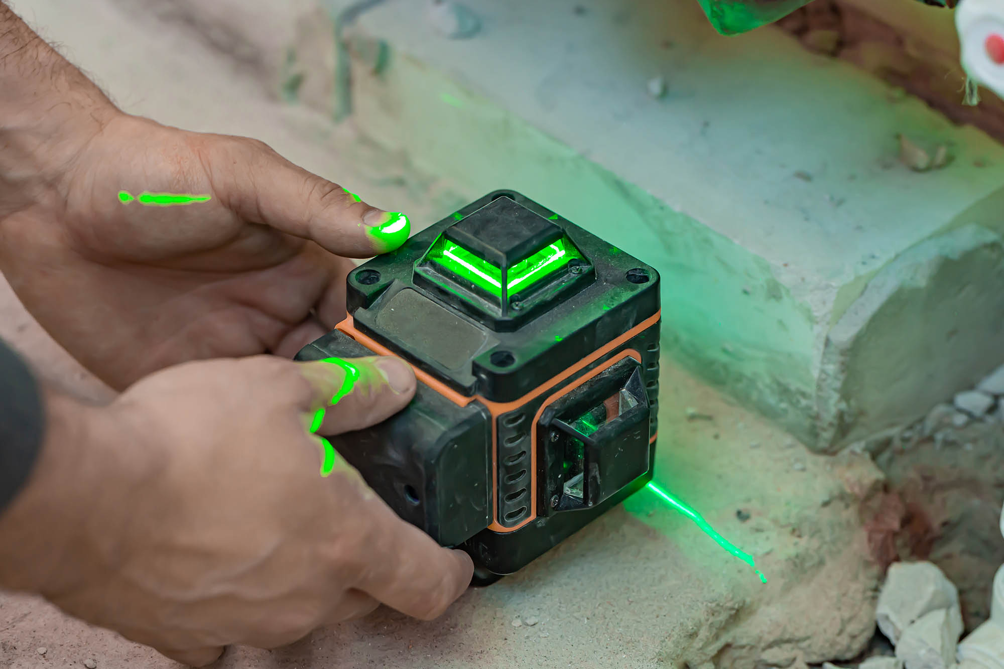 Laser,level,with,green,beams